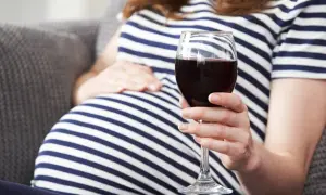 Czy picie alkoholu w ciąży jest karalne? Oto, co musisz wiedzieć