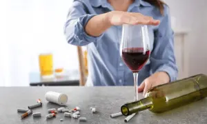 Czy można pić alkohol przy antydepresantach? Ryzyko i skutki uboczne