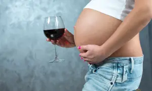 Czy po alkoholu można zajść w ciążę? Sprawdź, co musisz wiedzieć
