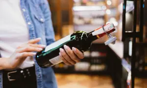 Czy alkohol się psuje? Poznaj sekrety przechowywania trunków