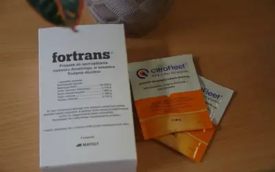 Opakowanie leku CitraFleet, proszku do sporządzania roztworu doustnego, obok ForTrans. Cena CitraFleet jest konkurencyjna.