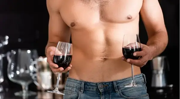 Czy alkohol niszczy mięśnie? Negatywne skutki dla twojego treningu