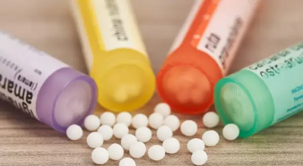 Jakie leki homeopatyczne na AZS mogą przynieść ulgę w objawach?