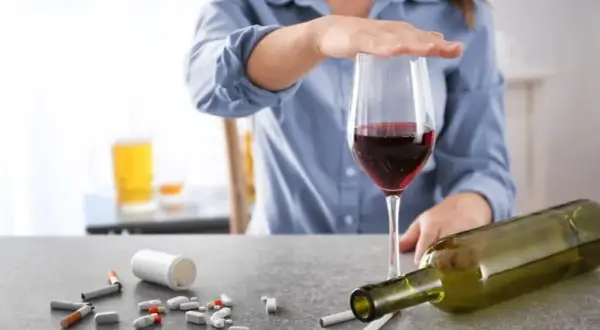 Czy można pić alkohol przy antydepresantach? Ryzyko i skutki uboczne