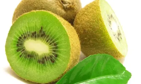 Czy kiwi uczula niemowlaka? Objawy alergii i bezpieczne wprowadzenie
