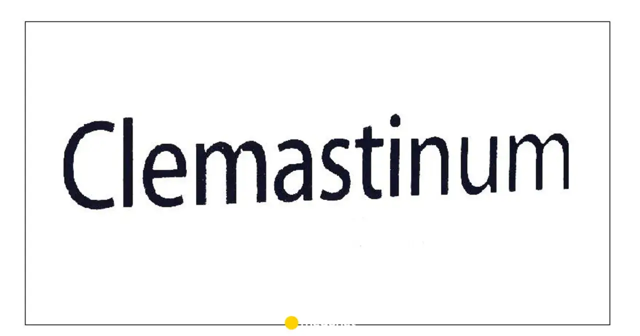 Napis "Clemastinum" na białym tle. Ten lek jest często stosowany w leczeniu alergii.