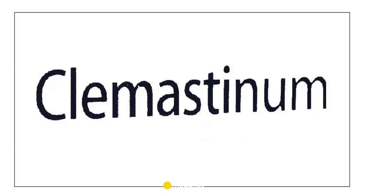 Napis "Clemastinum" na białym tle. Ten lek jest często stosowany w leczeniu alergii.