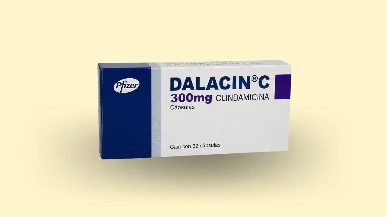 Opakowanie leku Dalacin C 300mg z klindamycyną od Pfizer, zawierające 32 kapsułki.